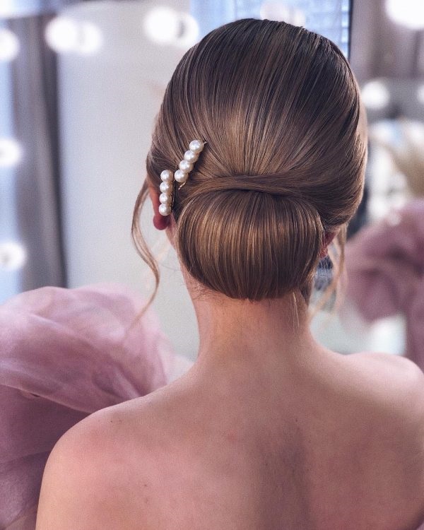 Прическа на Новый год 2022: цвет, форма - лучшие идеи с фото