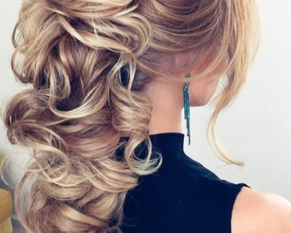 Прическа на Новый год 2022: цвет, форма - лучшие идеи с фото