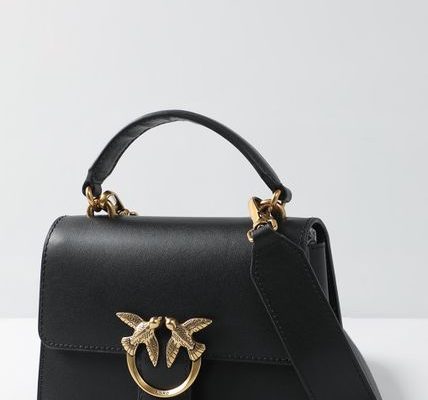 Женские сумки Pinko: сочетание стиля и функциональности Женские сумки Pinko: сочетание стиля и функциональности