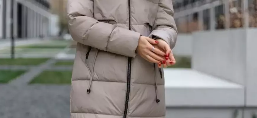 Почему женский пуховик стал важной частью гардероба каждой девушки?